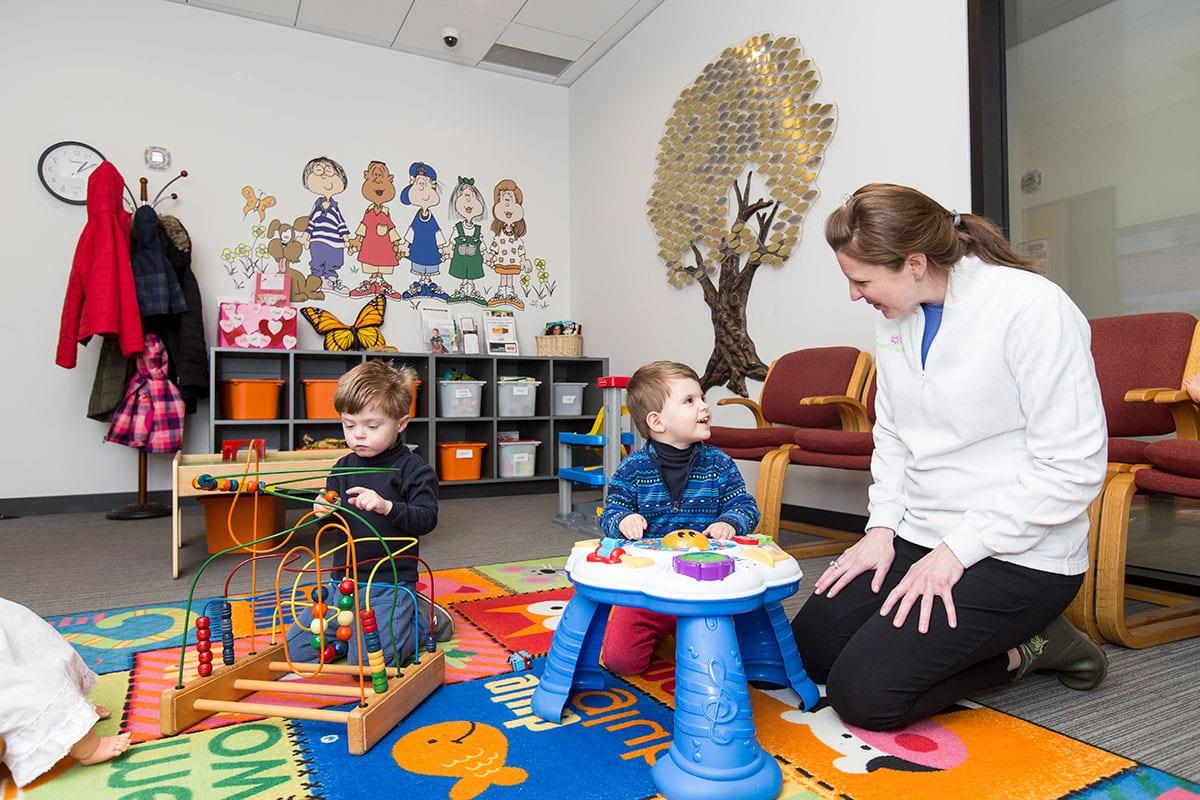 student working with patients in communication therapy